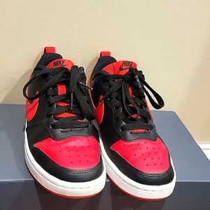 Like New Nike Borough Boys sz 3.5 Red/Black
